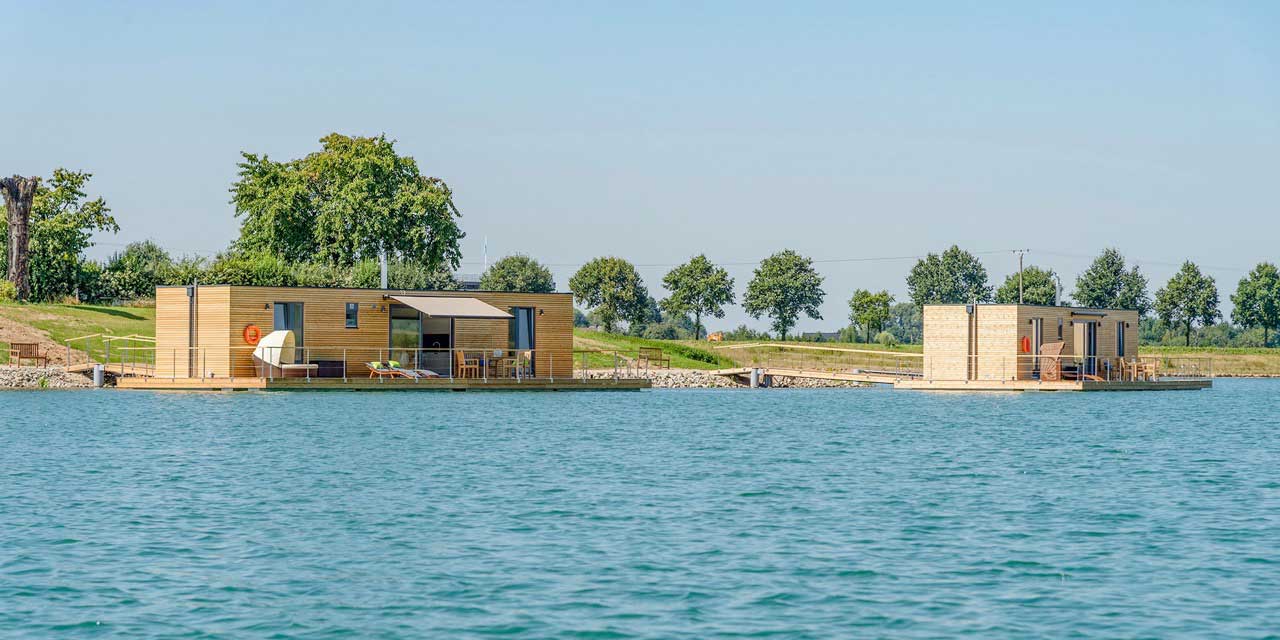Plovoucí houseboaty v Německu